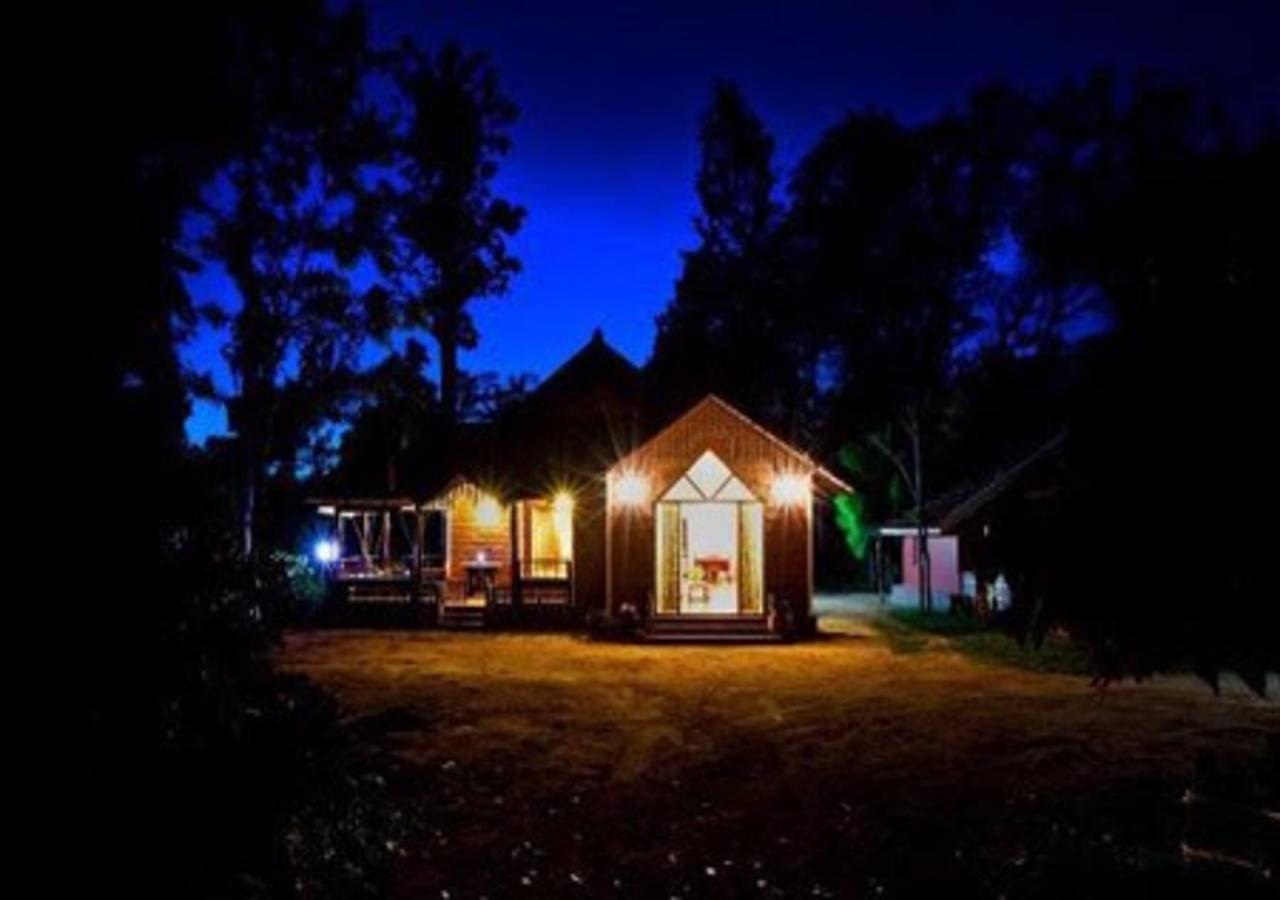 Wanders In Travel Company Hotel Madikeri Exterior photo